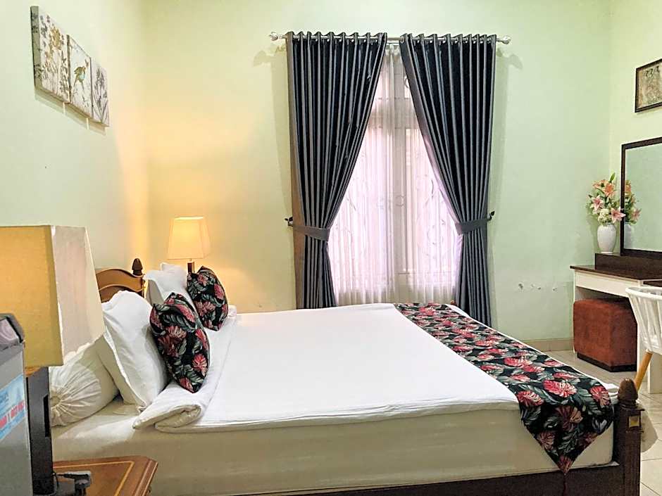 Just 11 Boutique Syariah Mitra RedDoorz near UGM Yogyakarta