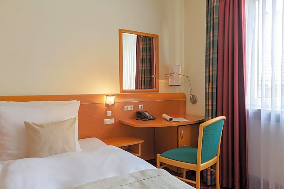 Garner Hamburg Wandsbek Marktplatz By IHG