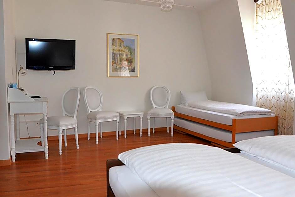 Photo 1 of 6 of Triple Room