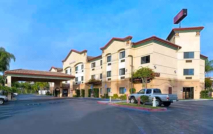Comfort Suites