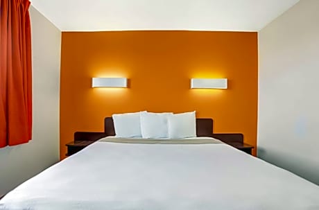 Deluxe Suite - Non-Smoking