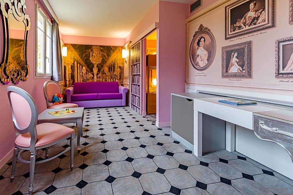 Explorers Hotel At Disneyland Paris