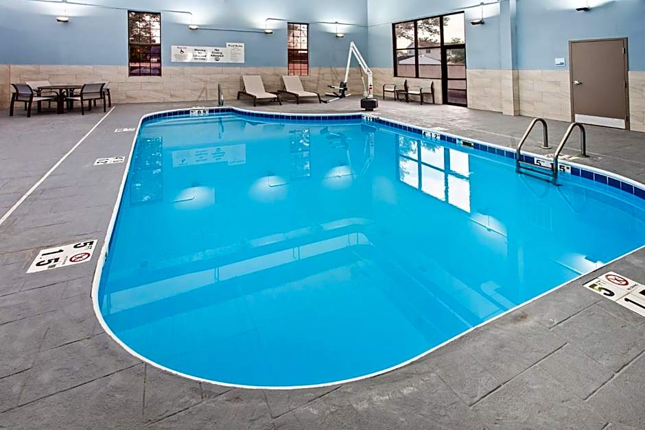 Holiday Inn Express Brookpark-Cleveland Airport Hotel By IHG
