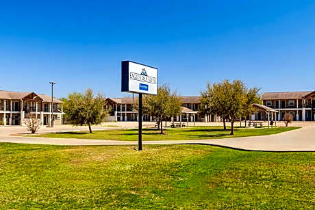 Eagle's Den Three Rivers Texas a Travelodge by Wyndham