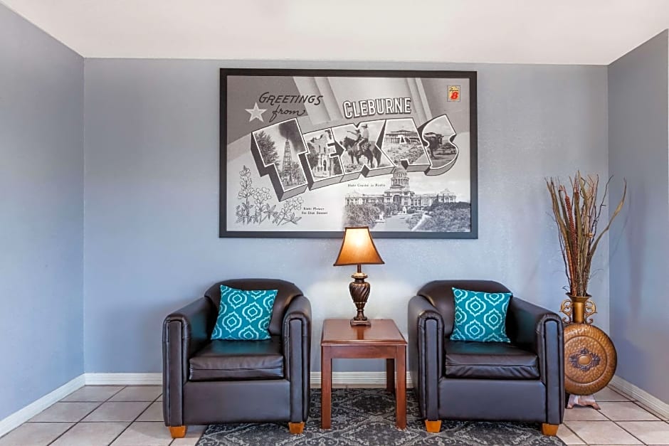 Super 8 by Wyndham Cleburne