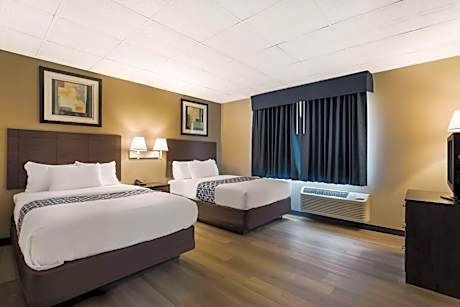 Quadruple Room with Two Queen Beds - Disability Access/Non Smoking