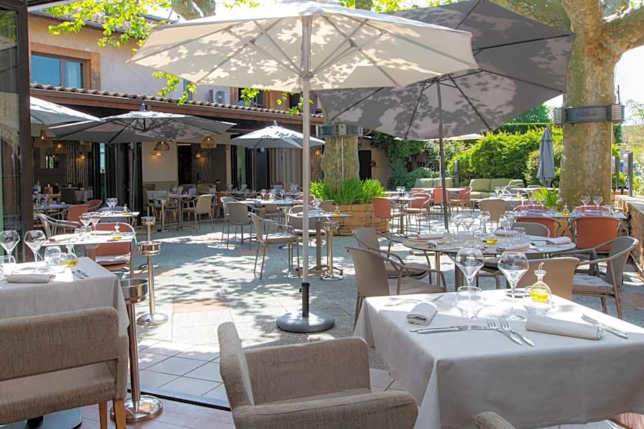 Logis Hotel Tante Yvonne & son restaurant semi-gastronomique - Lyon Nord