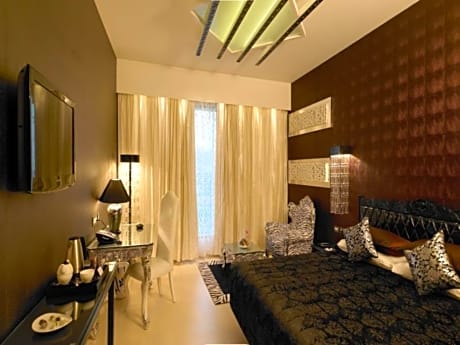 Zuri Club Room