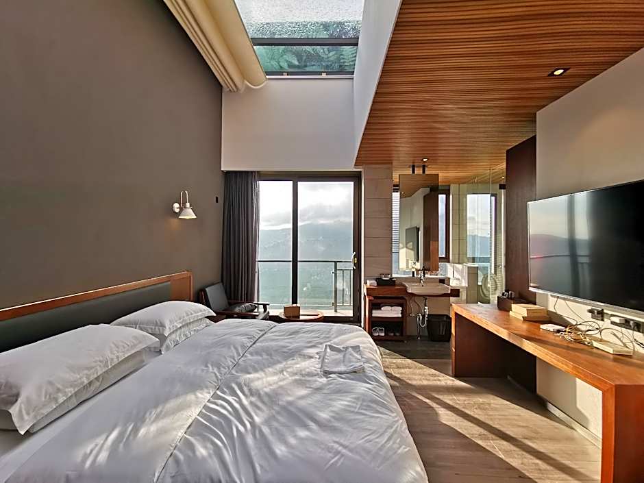 Foto 1 daripada 18 — 1 King Bed, Water View