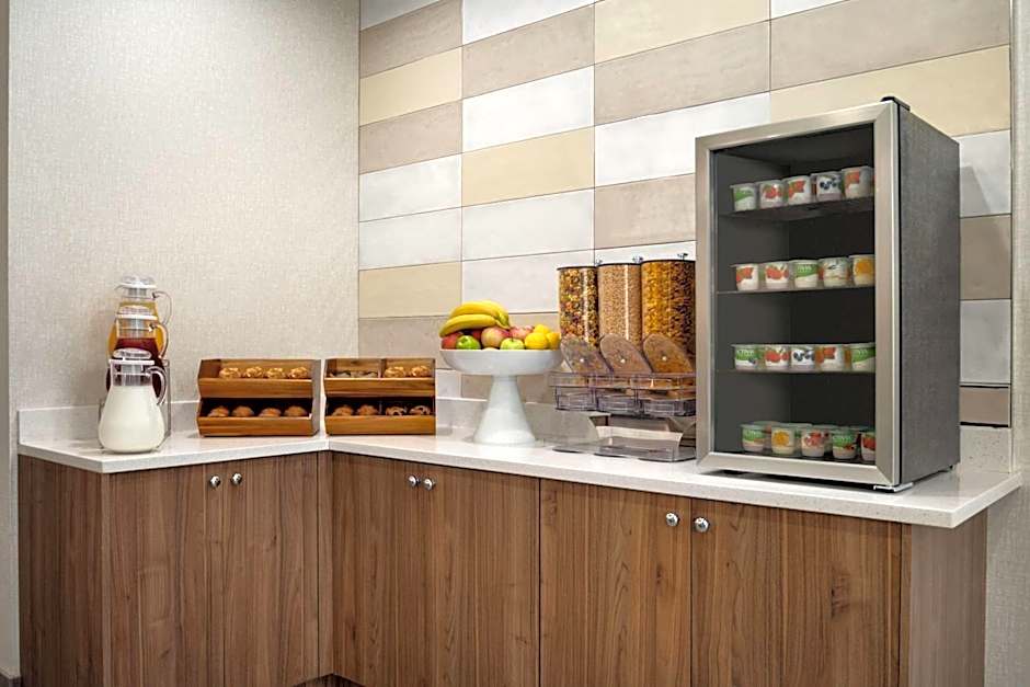 La Quinta Inn & Suites by Wyndham Vancouver Airport