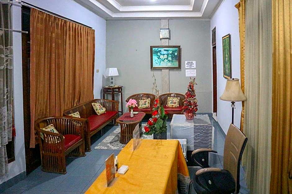 Roemah Monjali By RedDoorz – Sleman, MN