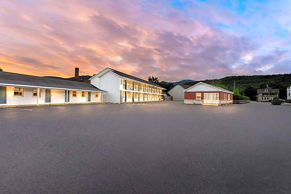 Rodeway Inn Gorham Riverside