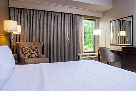 Queen Room with Bath Tub - Disability Access/Non-Smoking