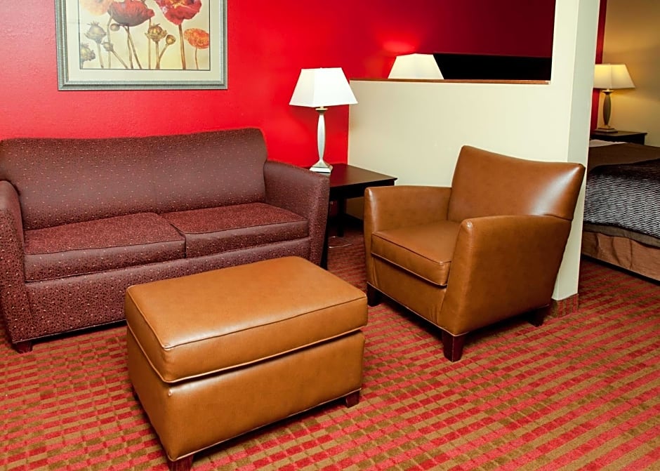 Comfort Inn & Suites at I-74 and 155