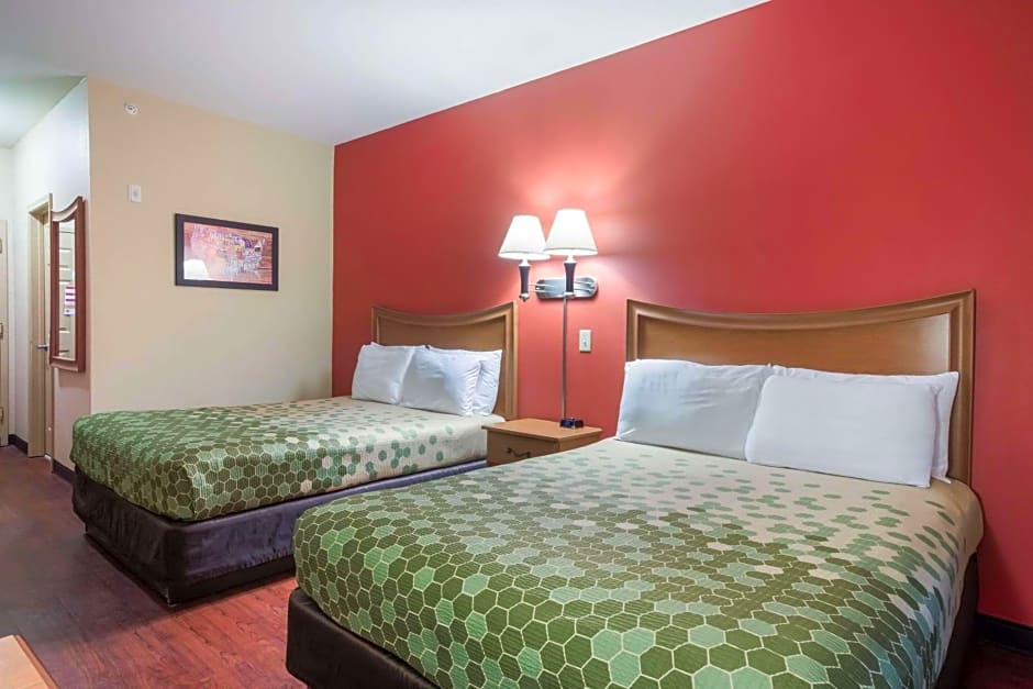 Econo Lodge Inn & Suites