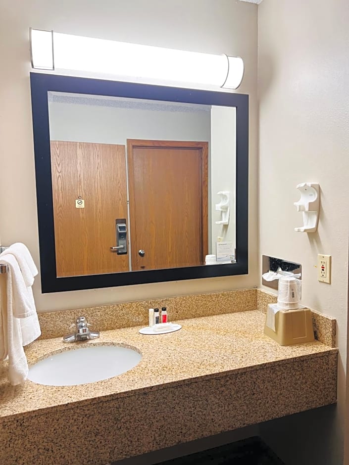 Super 8 by Wyndham Humboldt