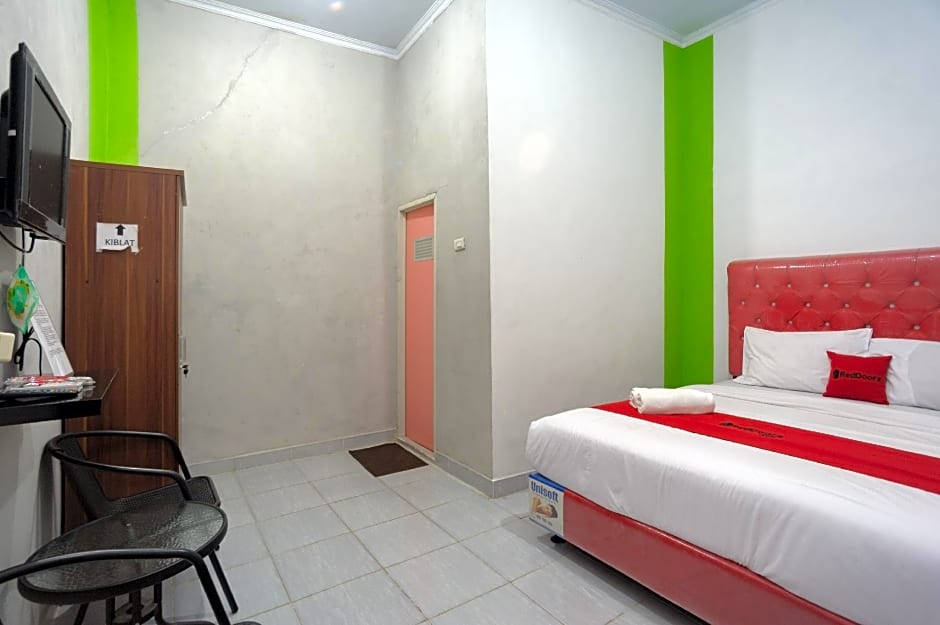 RedDoorz Syariah near RS Advent Bandar Lampung