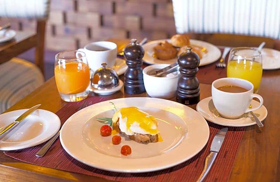 Victoria Falls Safari Club