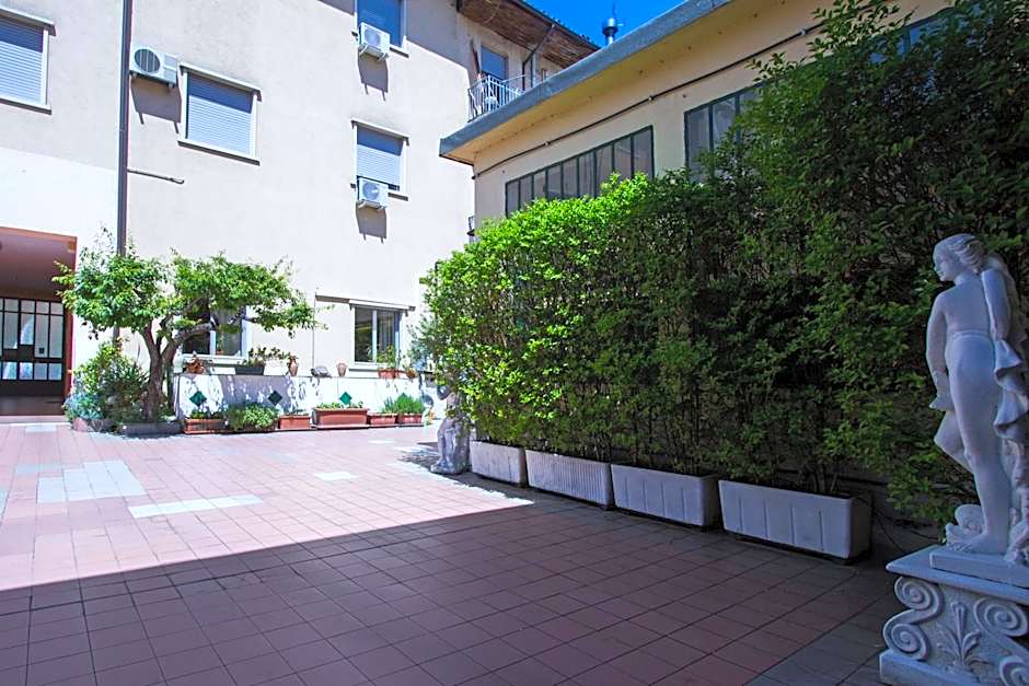 Hotel Adriano