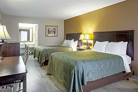 Queen Room with Two Queen Beds - Smoking