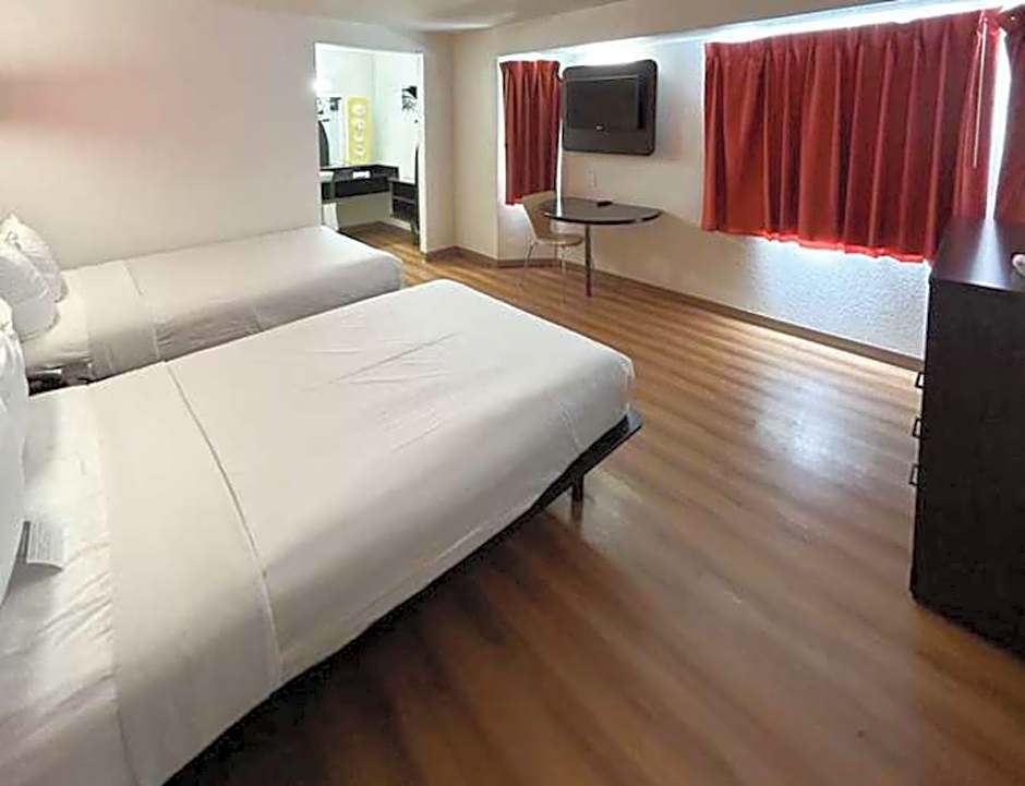 Studio 6 Suites - Riverside, CA South
