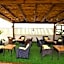 12 Bees Hotel