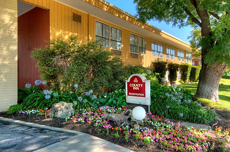 Days Inn by Wyndham Mountain View