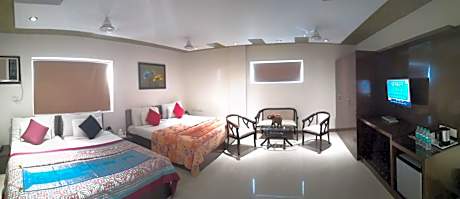 Family Room with Garden View