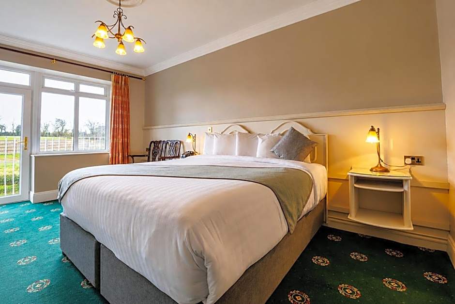 Lakeside Manor Hotel