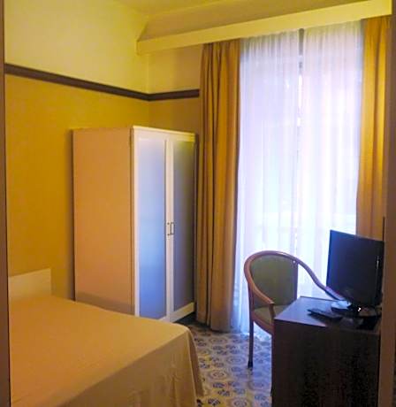 Single Room with Courtyard View