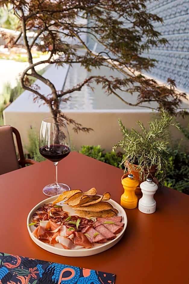 Duo Hotel Lisbon, Curio Collection by Hilton