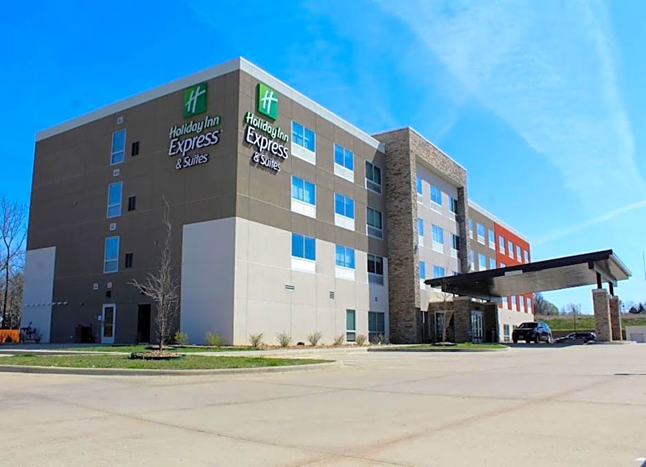 Holiday Inn Express And Suites Warrensburg North By IHG