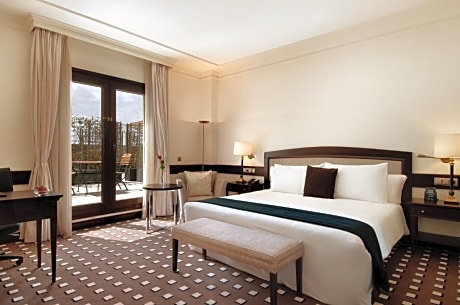 Double room with large bed