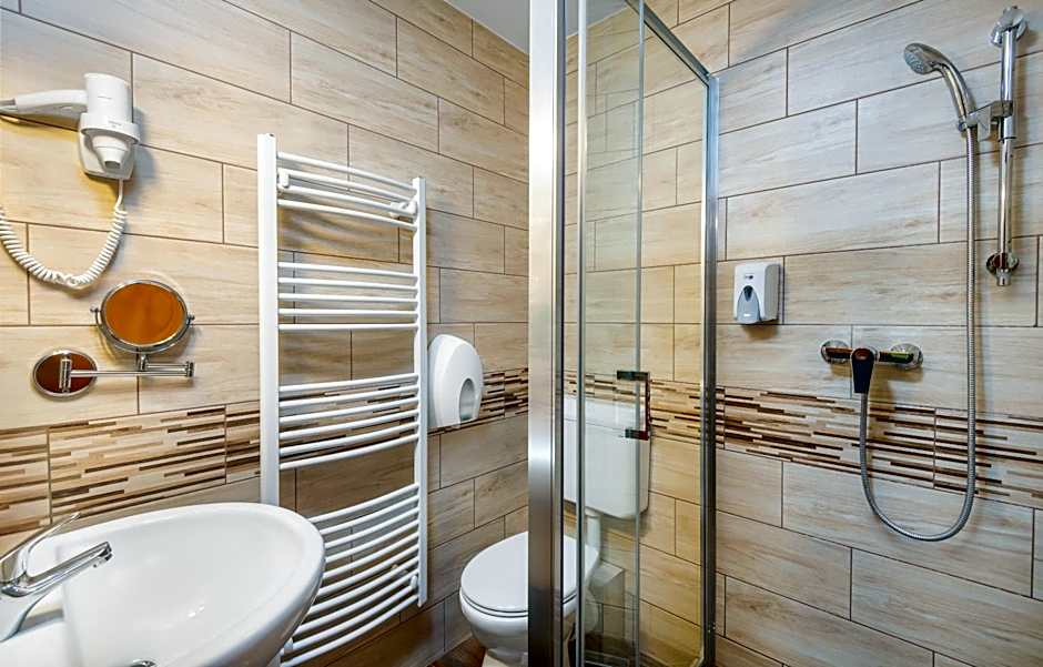 Gosztola Gyöngye-az erdő szállodája