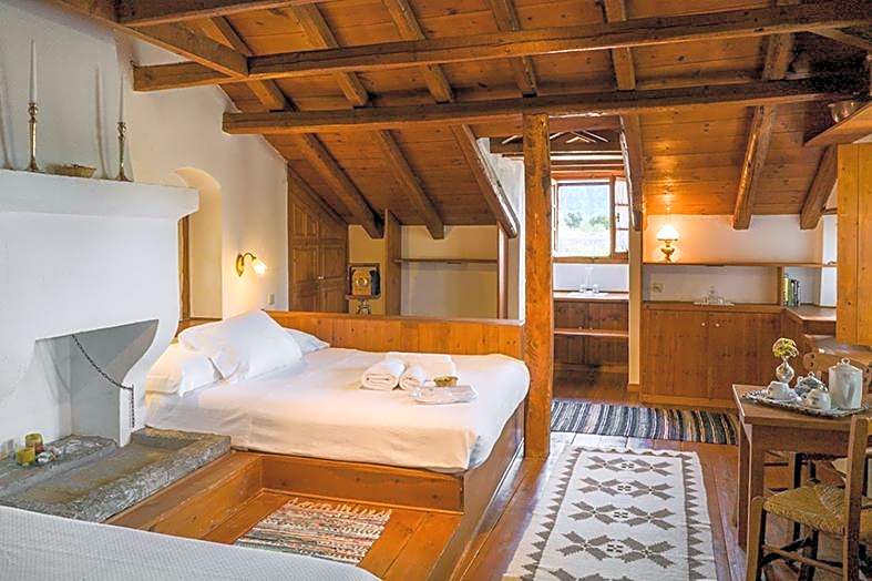 Saxonis Houses & Saxonis Villa