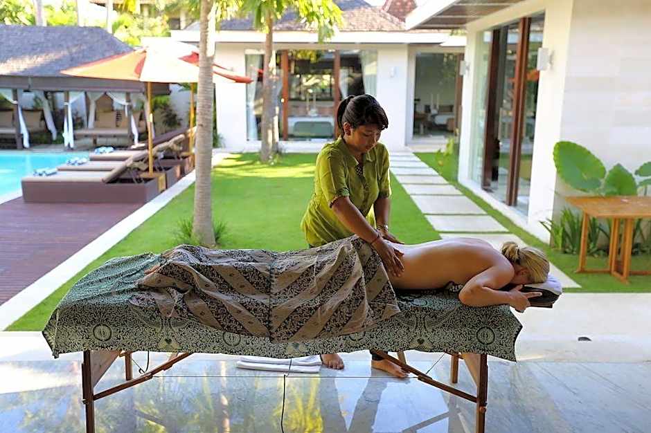 Chandra Bali Villas