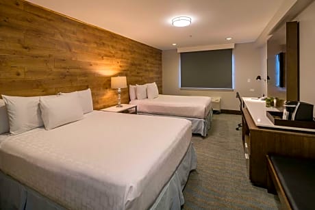 Deluxe Queen Room with Two Queen Beds and Jetted Tub - Non-Smoking