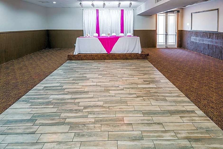 Columbus Grand Hotel & Banquet Center