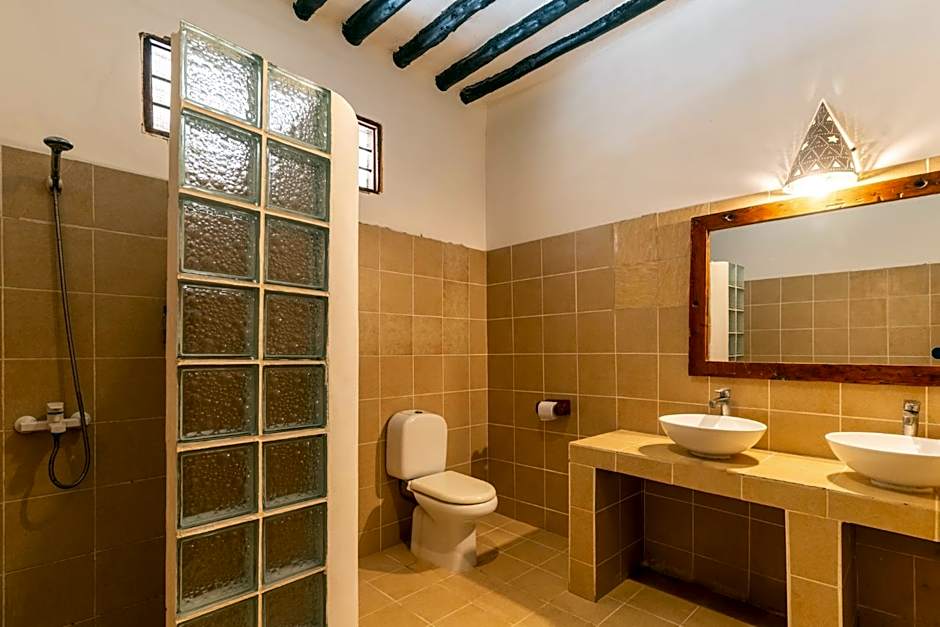 Red Monkey Beach Lodge