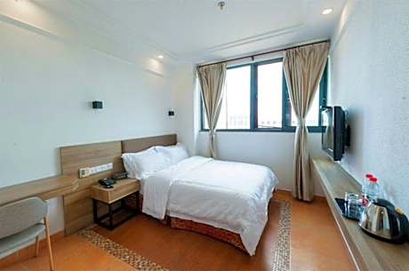 Hotel Queen Room