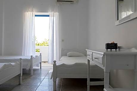 Quadruple Room with Pool and Sea View