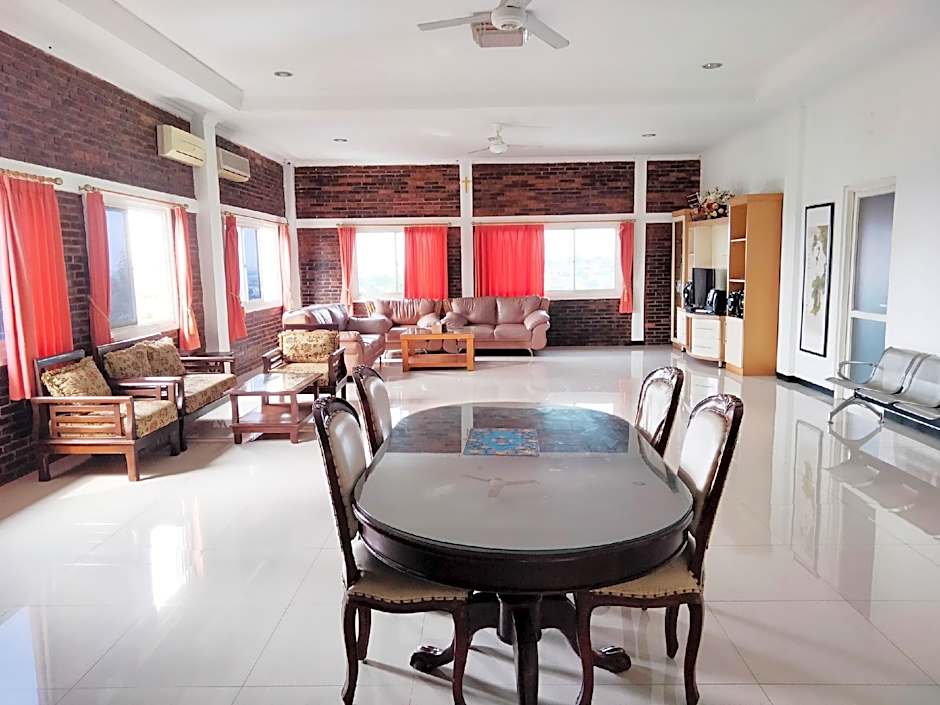 RedDoorz near Exit Tol Krapyak Semarang 3