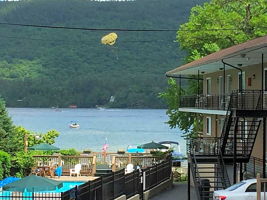 The Sundowner on Lake George