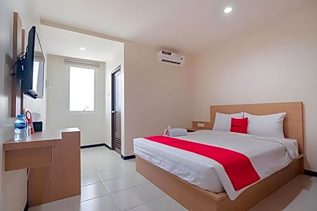 RedDoorz Syariah Plus near Tanjungpura University 2 Pontianak