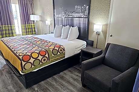 1 King Bed Deluxe Smoking