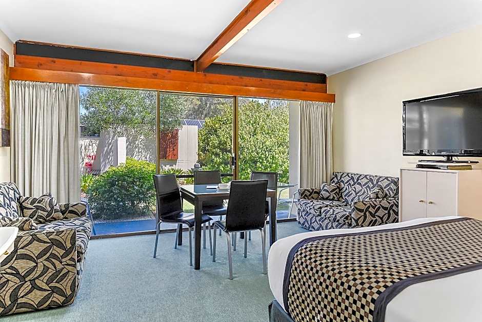 William Macintosh Motor Lodge