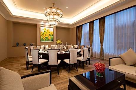 1 Queen Bed, Mobility Accessible Room, Smoking