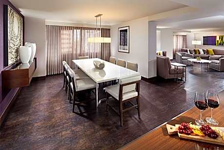 1 King Presidential Suite Non-Smoking