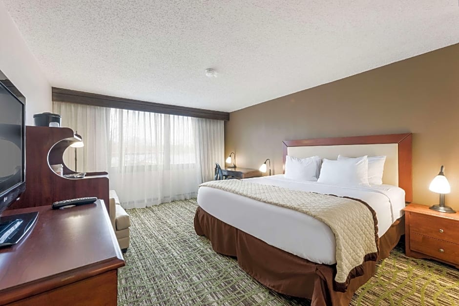 Clarion Hotel & Suites – Mount Laurel, NJ