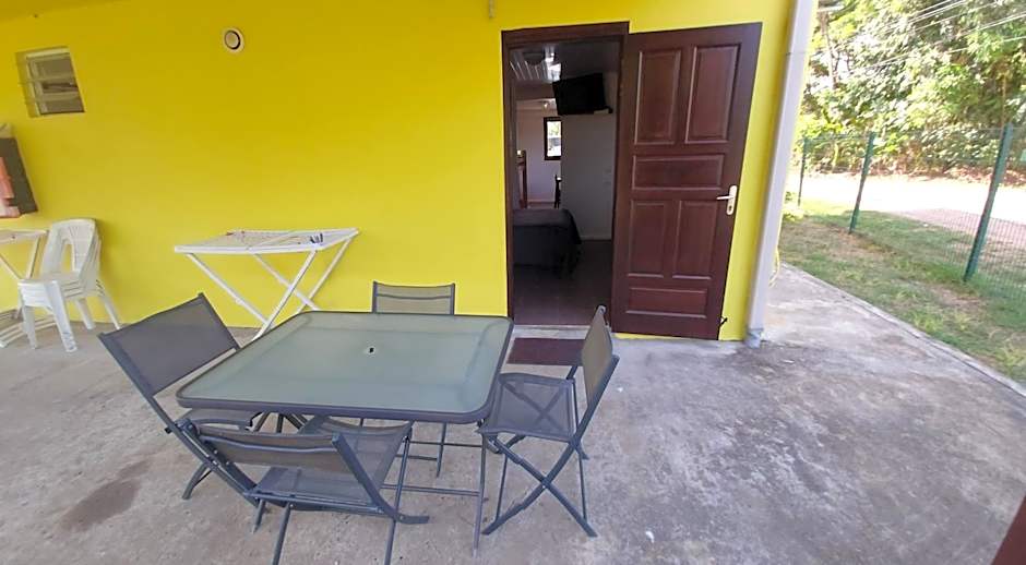 Au Petit Canal Fleuri